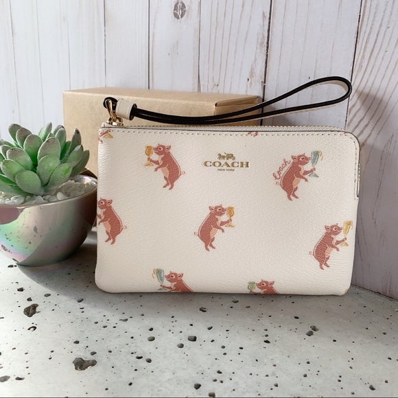 NWT COACH CORNER ZIP WRISTLET WITH PIGGY PRINT - Picture 1 of 5